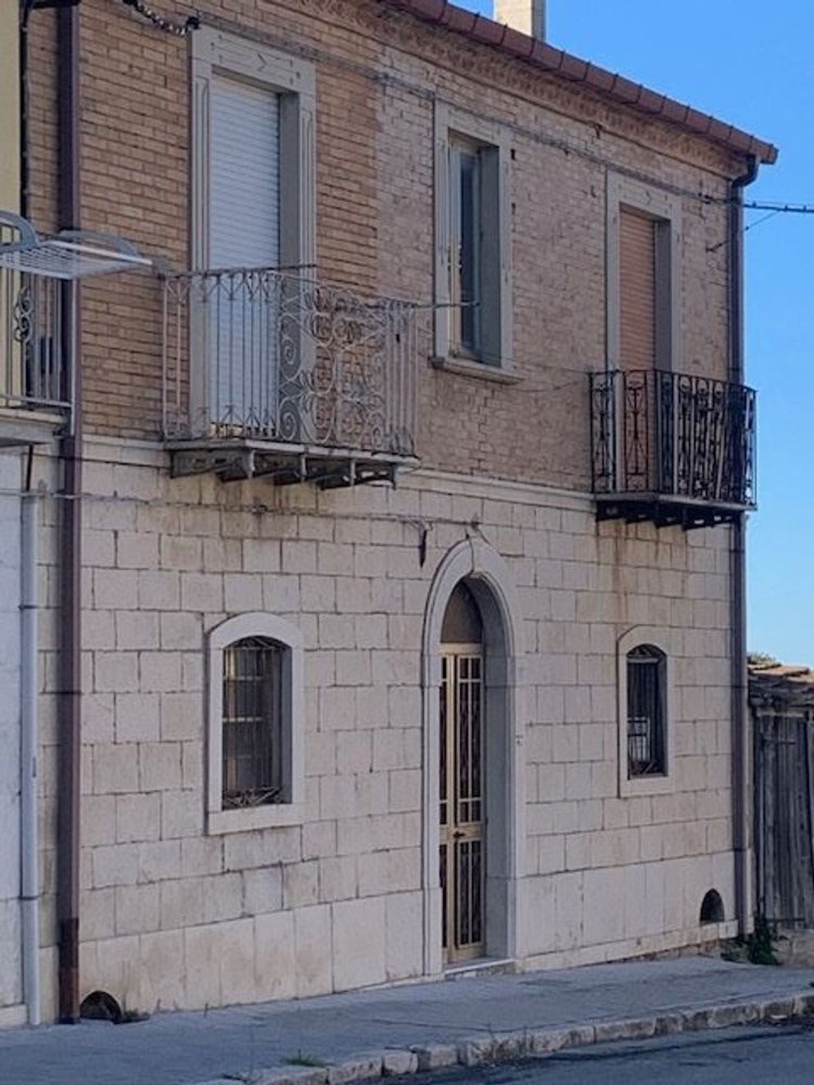 Casa de 15 habitaciónes en Busso, Italy No. 300860