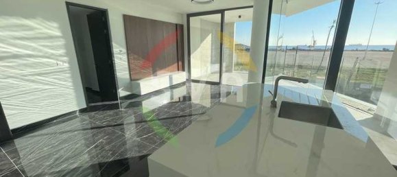 2 bedrooms Apartment in Larnaca, Cyprus No. 21483 2