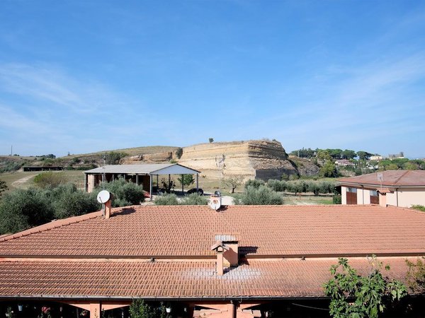 6 rooms House in Castelnuovo di Porto, Italy No. 68979