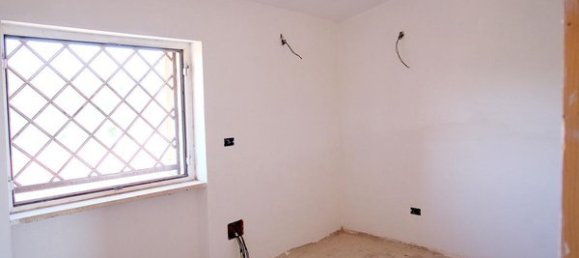 6 rooms House in Castelnuovo di Porto, Italy No. 68979 2