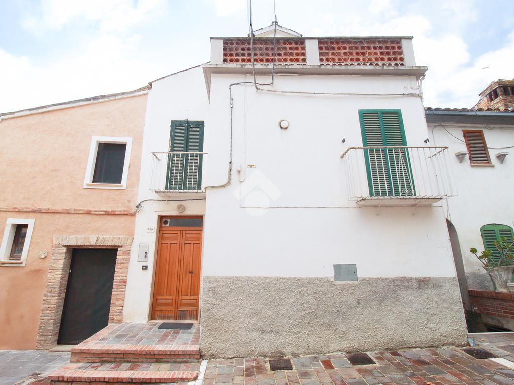 Дом с 2 спальнями в Лорето Апрутино, Италия № 320776