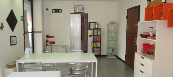 Propiedad comercial de 5 habitaciónes en Besana in Brianza, Italy No. 351350 3