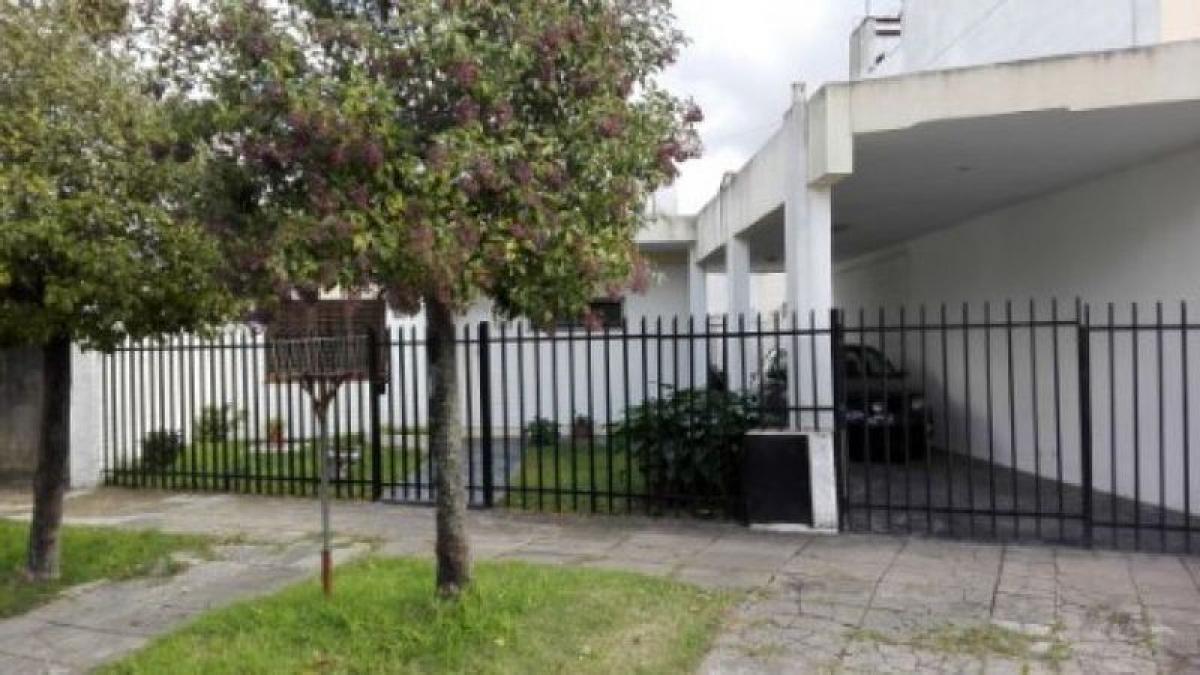 3 bedrooms House in Moron, Argentina No. 18387