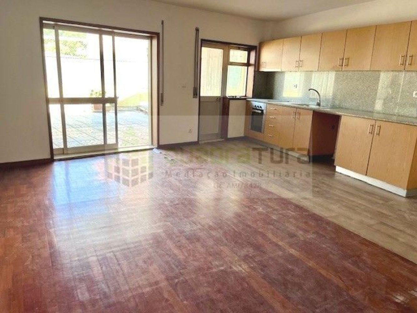 3 bedrooms Apartment in Porto, Portugal No. 329380