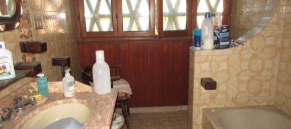 5 rooms Apartment in Carrara, Italy No. 27331 10