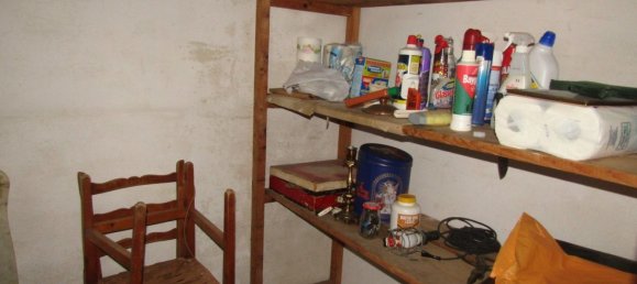 5 rooms Apartment in Carrara, Italy No. 27331 9