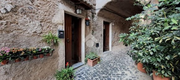 Apartamento de 2 dormitorios en Carbognano, Italy No. 331846 2