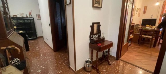4 rooms Apartment in Carrara, Italy No. 27386 3