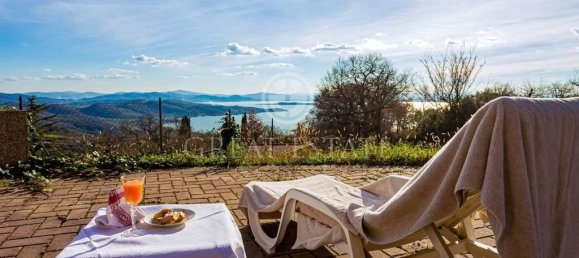 Villa T4 em Passignano sul Trasimeno, Italy N.º 55656 2