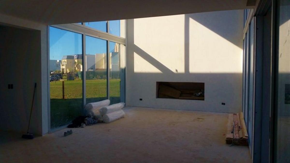 4 bedrooms House in Tigre, Argentina No. 52797