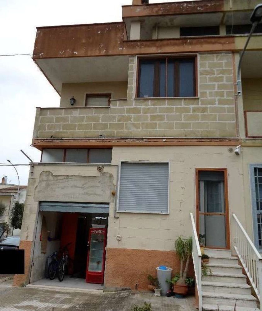 10 rooms House in San Vito dei Normanni, Italy No. 184050