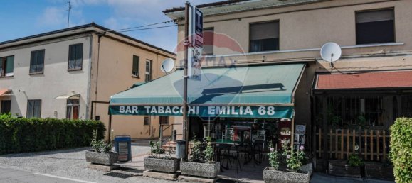 2 rooms Commercial property in Ferrara, Italy No. 143103 2