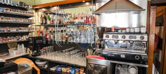 2 rooms Commercial property in Ferrara, Italy No. 143103 3