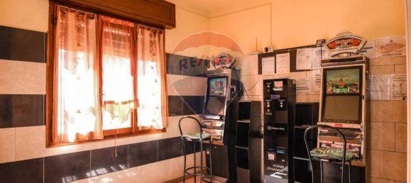 2 rooms Commercial property in Ferrara, Italy No. 143103 12
