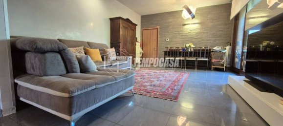 3 Schlafzimmer Wohnung in Collecchio, Italy, Nr. 295770 2