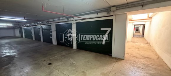 1 room Garage in Naples, Italy No. 274465 4