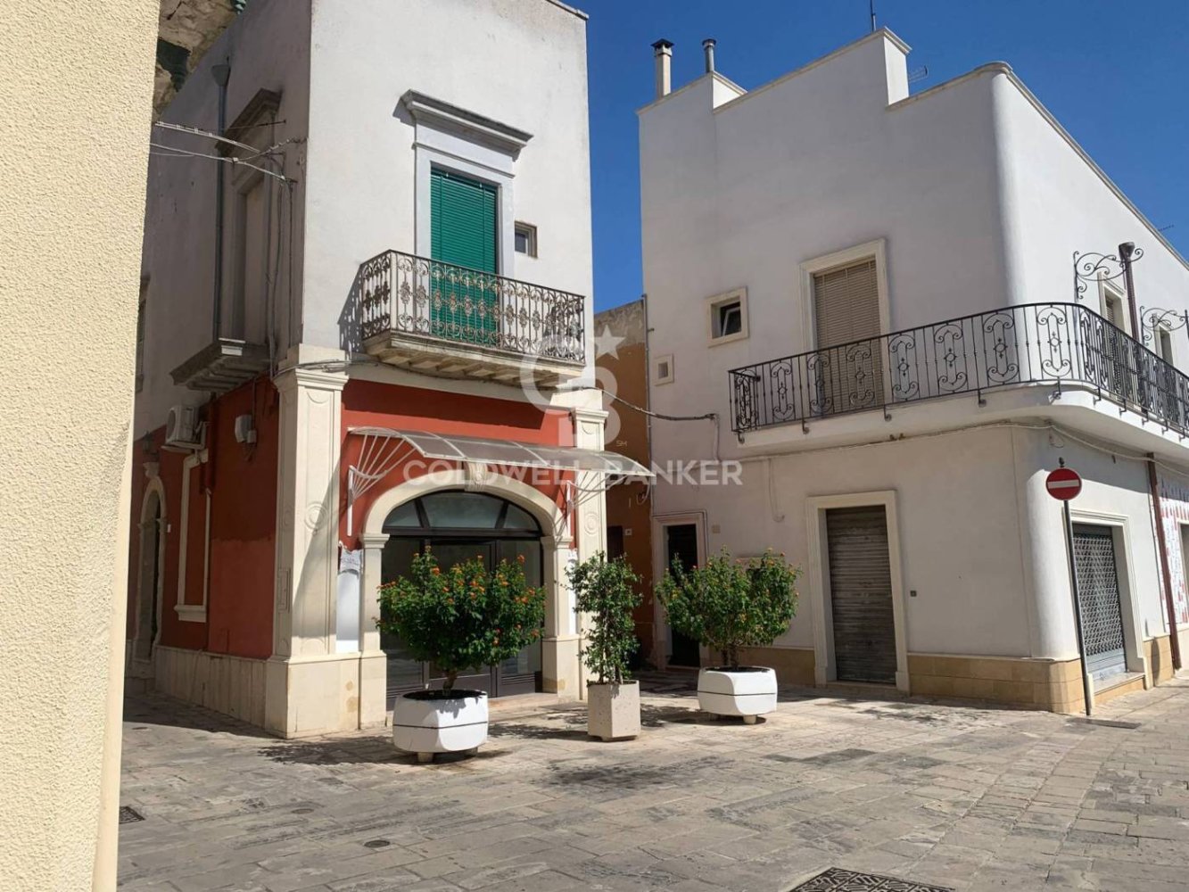 2 rooms Commercial property in Aradeo, Italy No. 114621