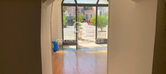 2 rooms Commercial property in Aradeo, Italy No. 114621 4