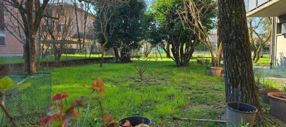 5-salle Appartement à Reggio Emilia, Italy No. 34748 2