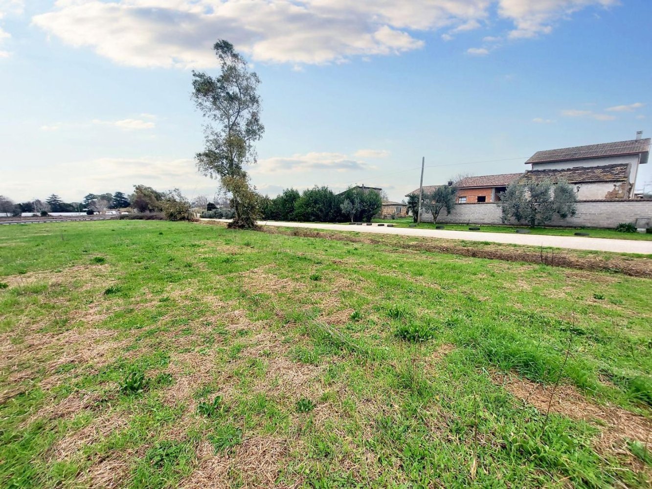 1-salle Terrain à Latina, Italy No. 146682