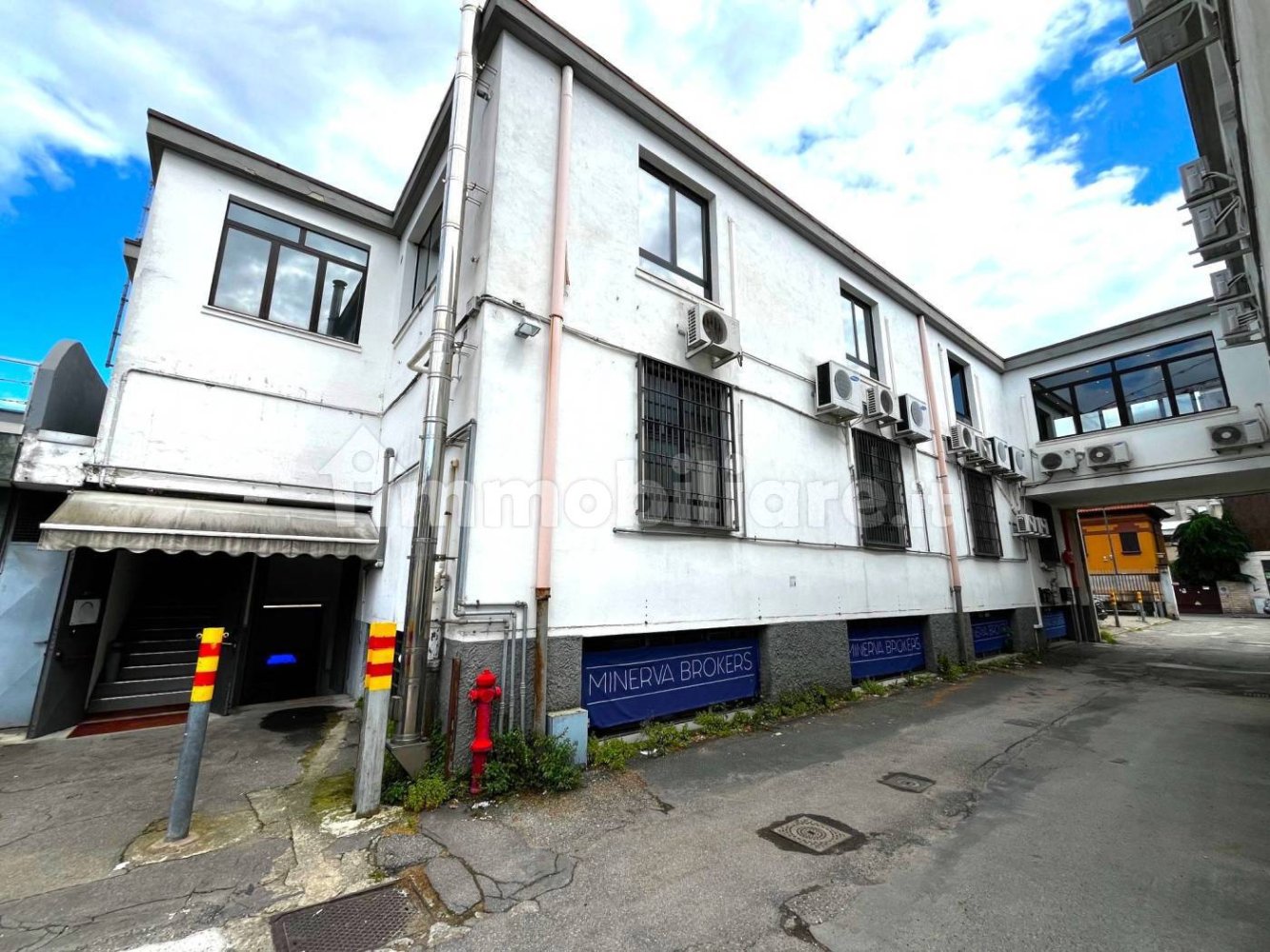 5 rooms Office in Milan, Italy No. 368458