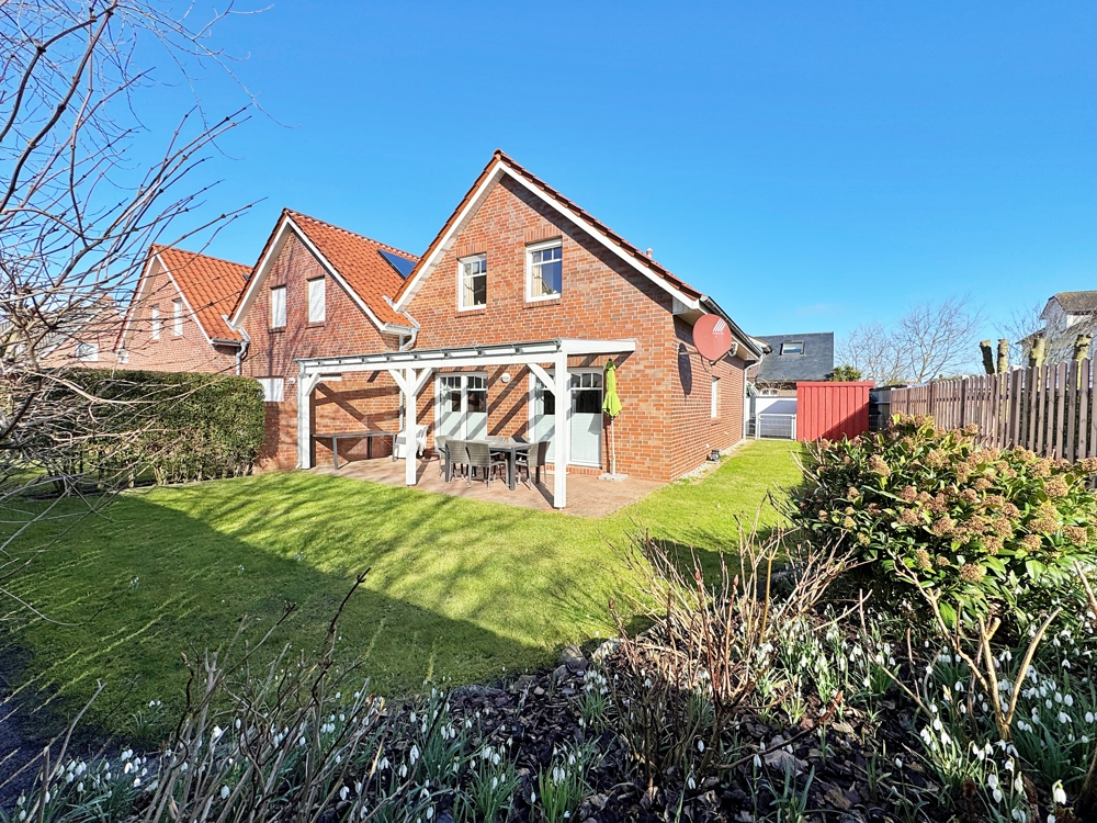 5 rooms Townhouse in Leer, Germany No. 153573