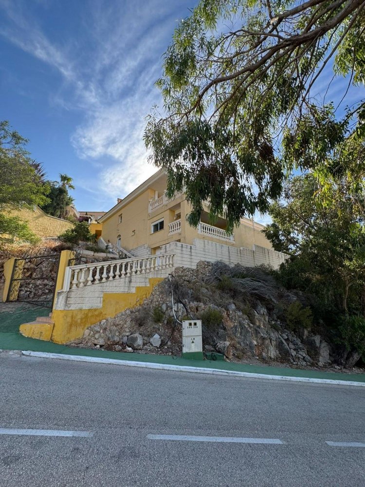 5 bedrooms Villa in Altea, Spain No. 249058