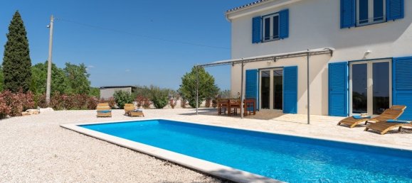 2 bedrooms House in Porec, Croatia No. 202 2