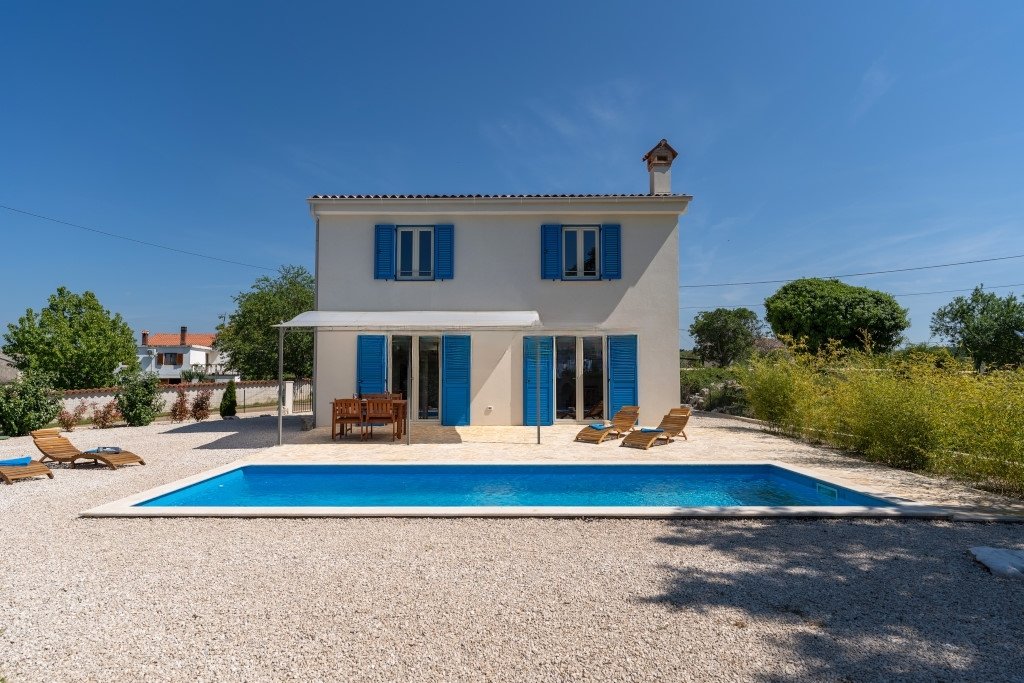 2 bedrooms House in Porec, Croatia No. 202