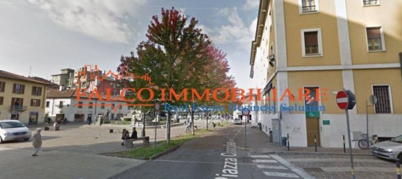 530m² Commercial property in Desio, Italy No. 337694 3