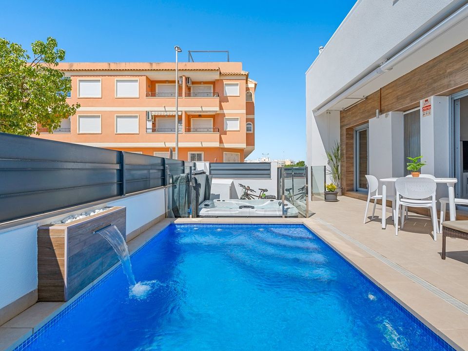 3 bedrooms Townhouse in Alicante, Spain No. 274810