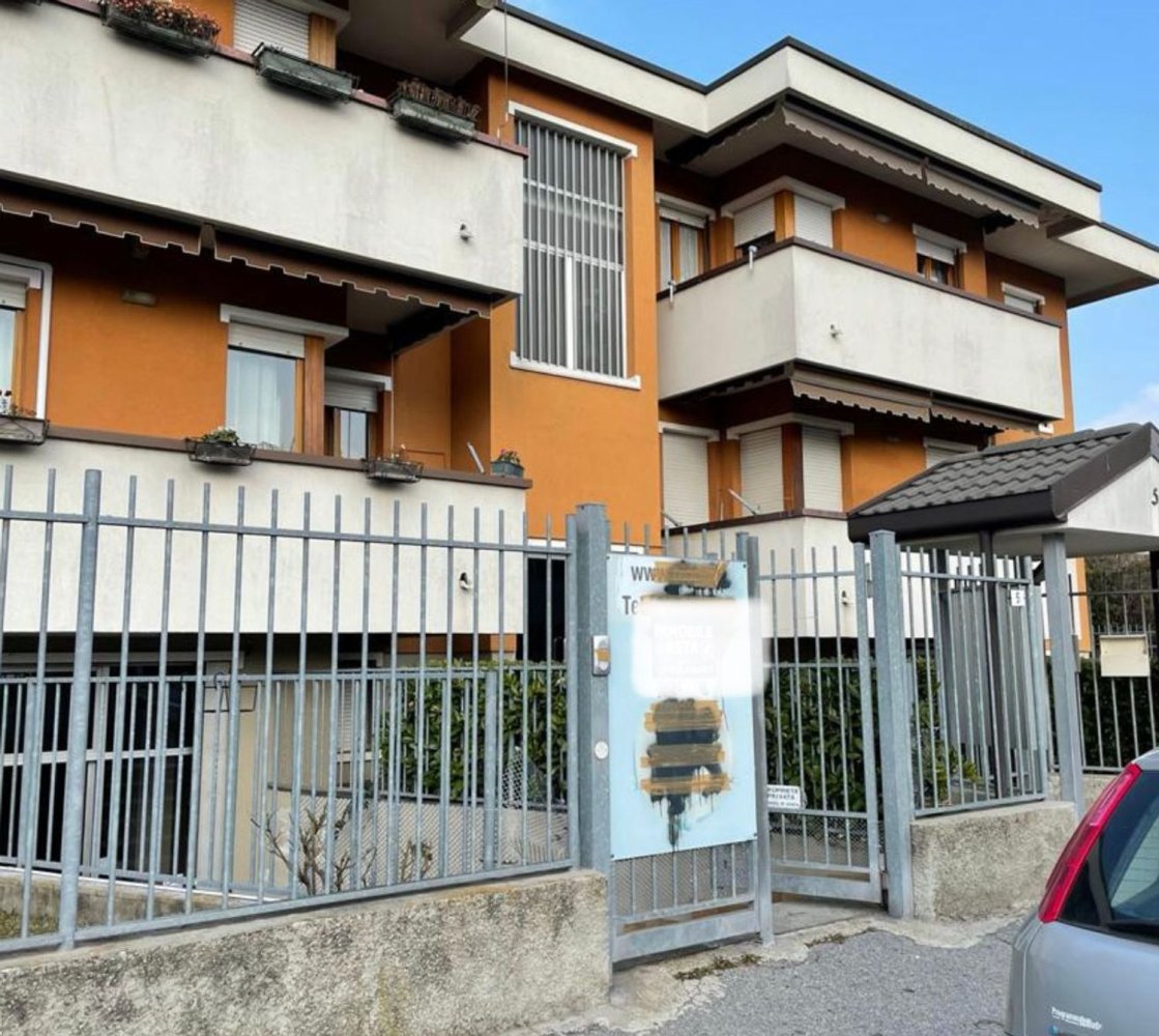 Коммерческая недвижимость 240м² в Монца, Италия № 89587