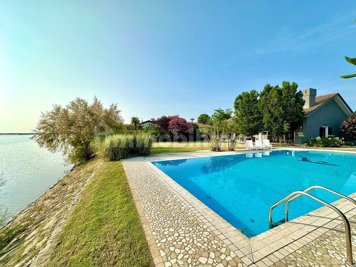 5 bedrooms Villa in Rosolina, Italy No. 351122