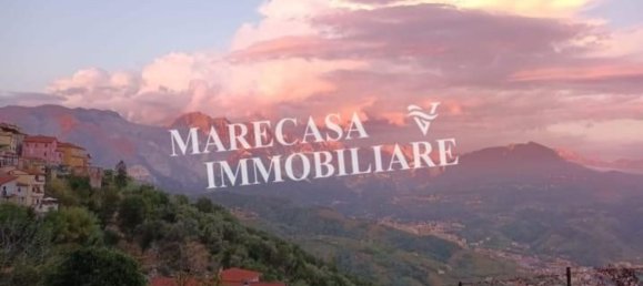 4 rooms House in Carrara, Italy No. 45925 2