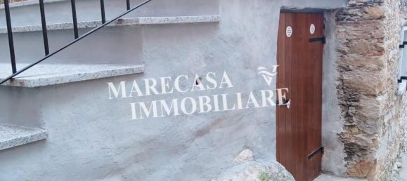 4 rooms House in Carrara, Italy No. 45925 7