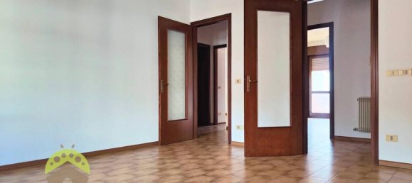 Квартира с 4 комнатами в Удине, Италия № 155460 3