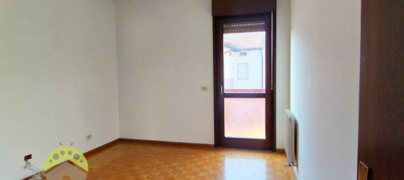 Квартира с 4 комнатами в Удине, Италия № 155460 4