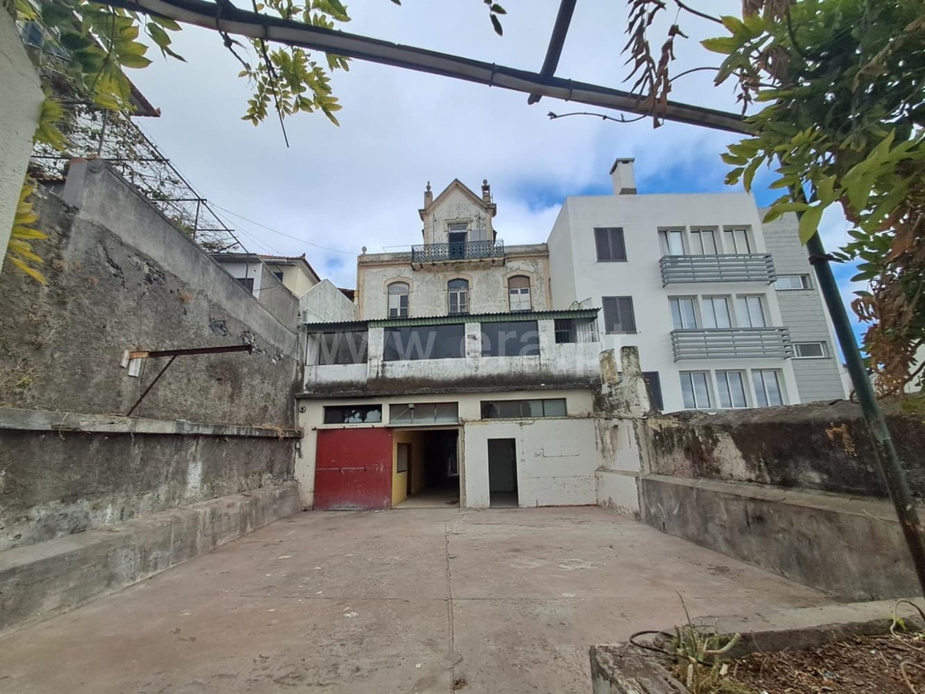 250m² Building in Funchal, Portugal No. 315944