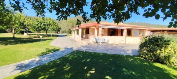 6 bedrooms Villa in Sardinia, Italy No. 248001 9
