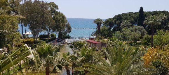 3 bedrooms Apartment in Germasogeia, Cyprus No. 954 2