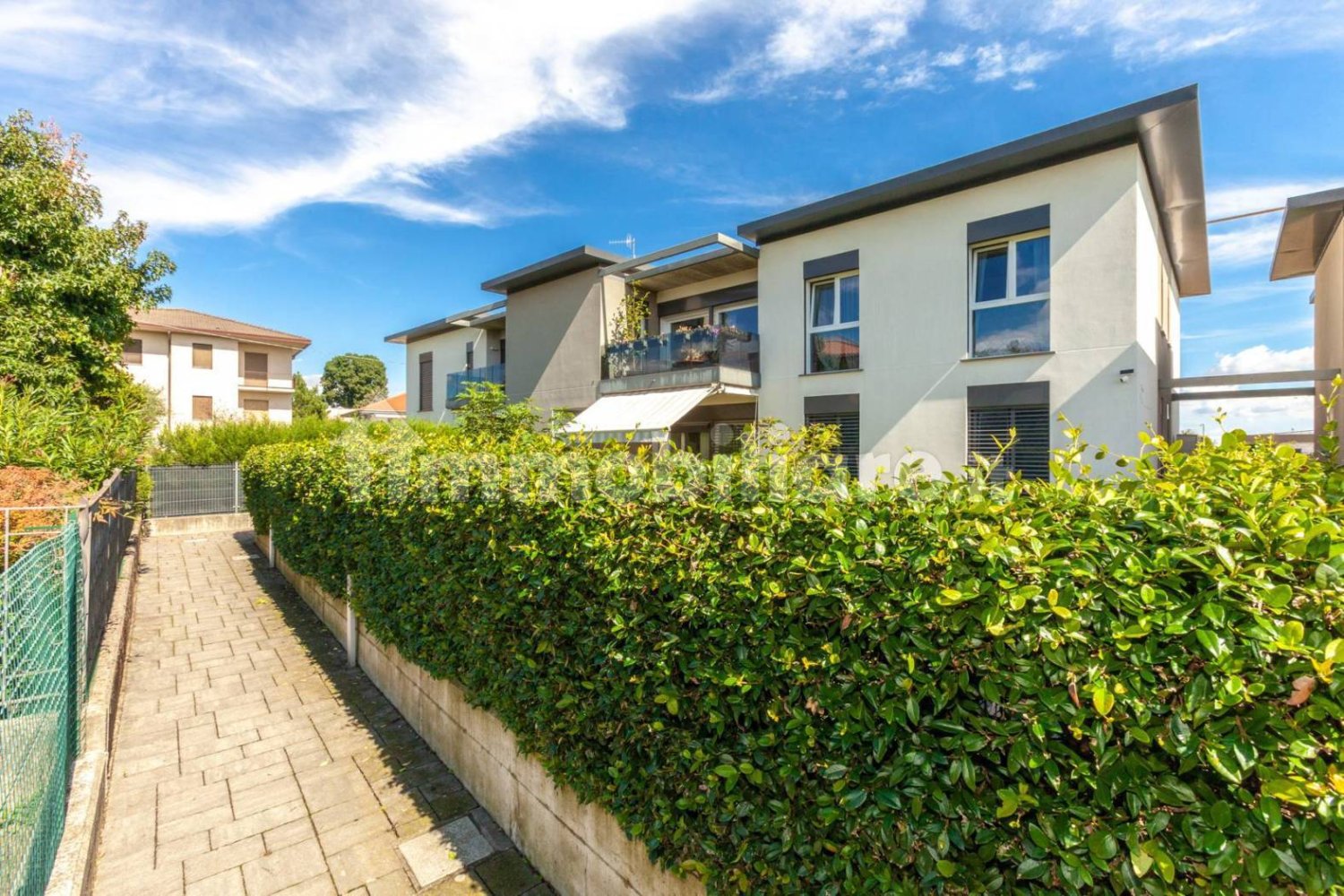 Apartamento de 2 dormitorios en Guanzate, Italy No. 331015