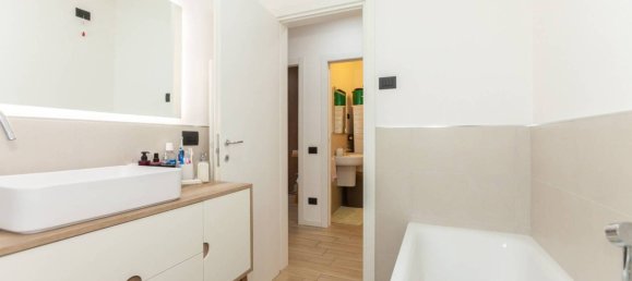 Apartamento de 2 dormitorios en Guanzate, Italy No. 331015 16