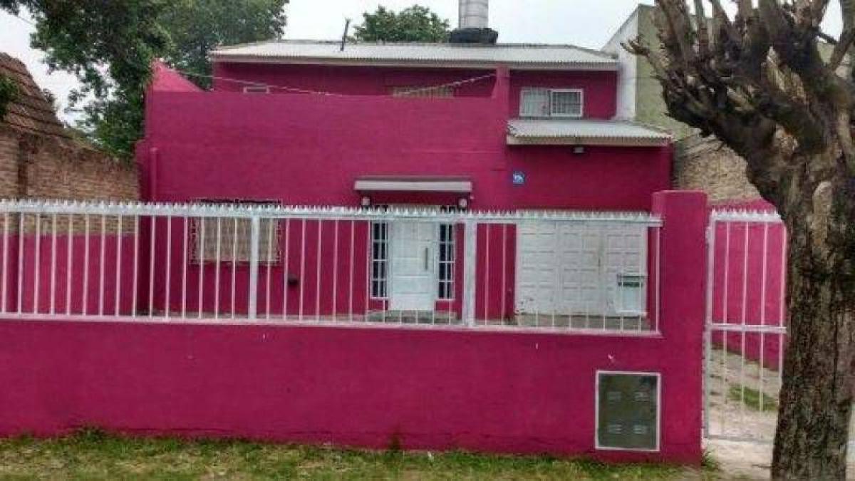 4 bedrooms House in Malvinas Argentinas, Argentina No. 55959