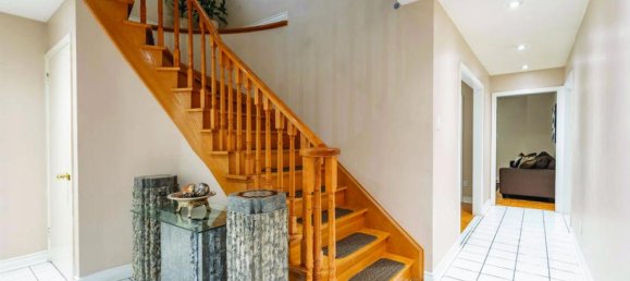 Casa de 5 dormitorios en Vaughan, Canada No. 384 8