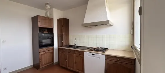 Apartamento de 2 dormitorios en Laval, France No. 296273 2