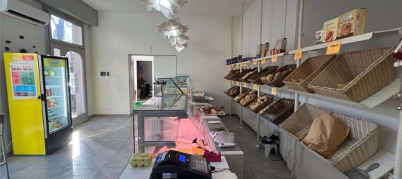 85m² Commercial property in Carpi, Italy No. 147395 4