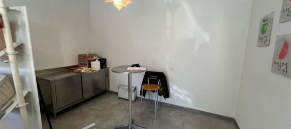 85m² Commercial property in Carpi, Italy No. 147395 7