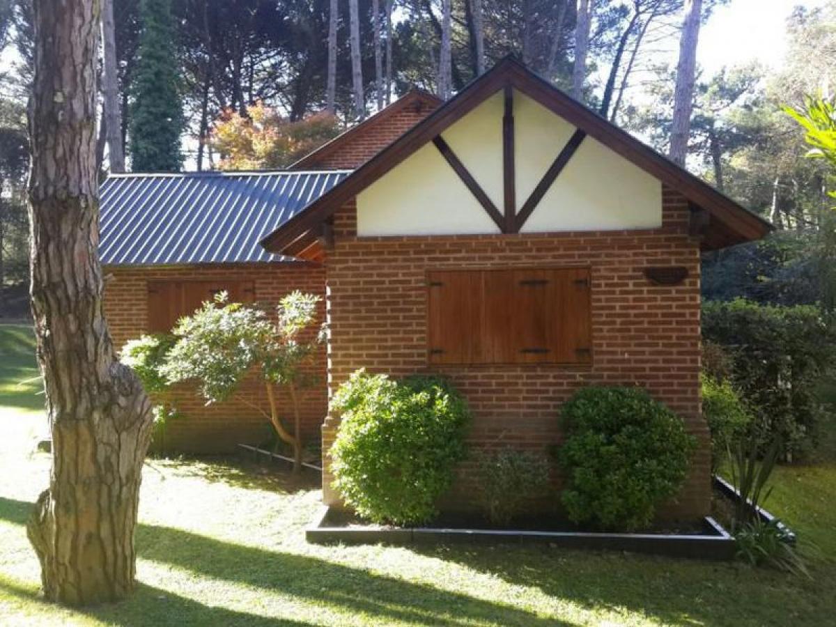 Casa de 3 dormitorios en Mar del Plata, Argentina No. 92099