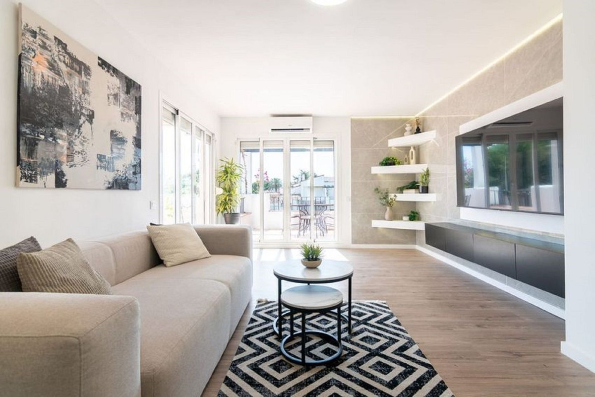 3 bedrooms Penthouse in El Paraiso, Spain No. 141711