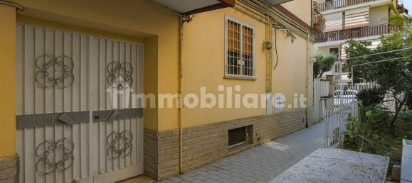 3 bedrooms Apartment in Rome, Italy No. 349106 4